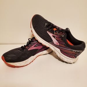 Brooks GTS 19 Women's Size 9 Runners 1202841B080